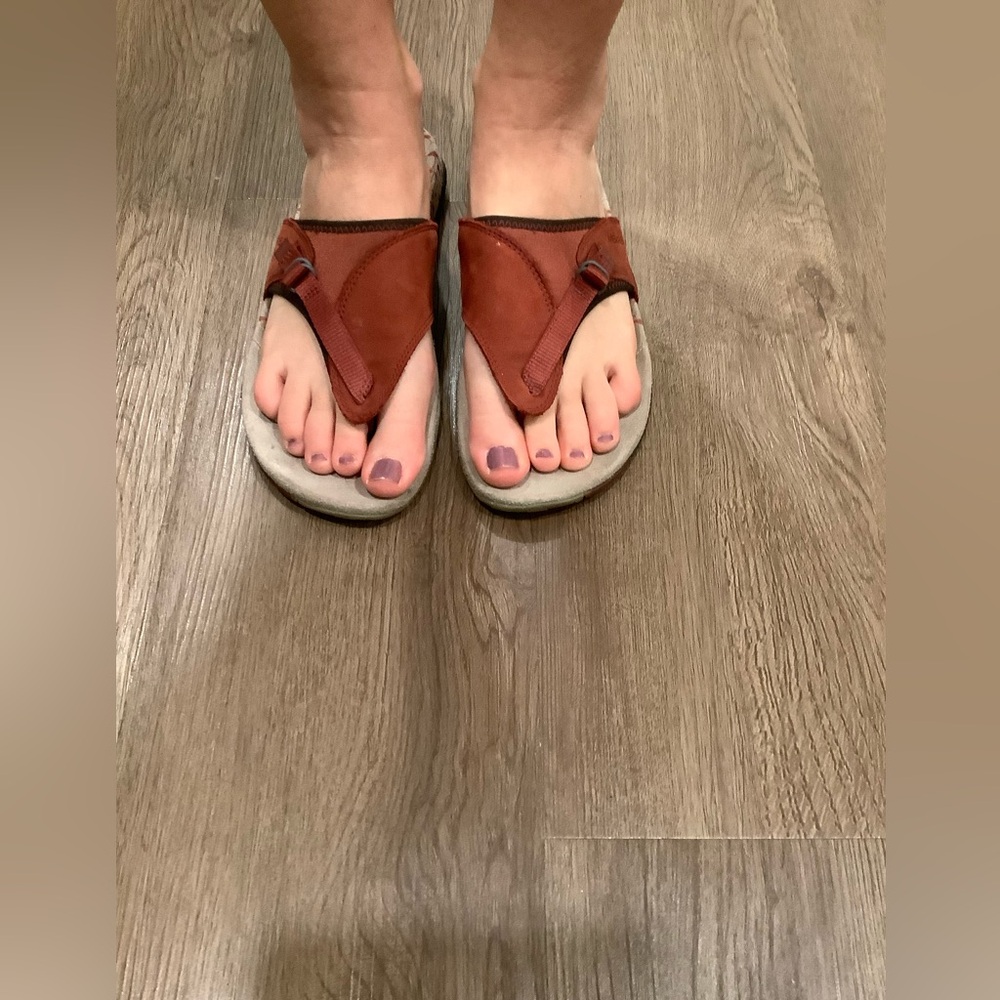 Merrell Women's Rust Orange Suede Thong Sandals - Picture 9 of 11